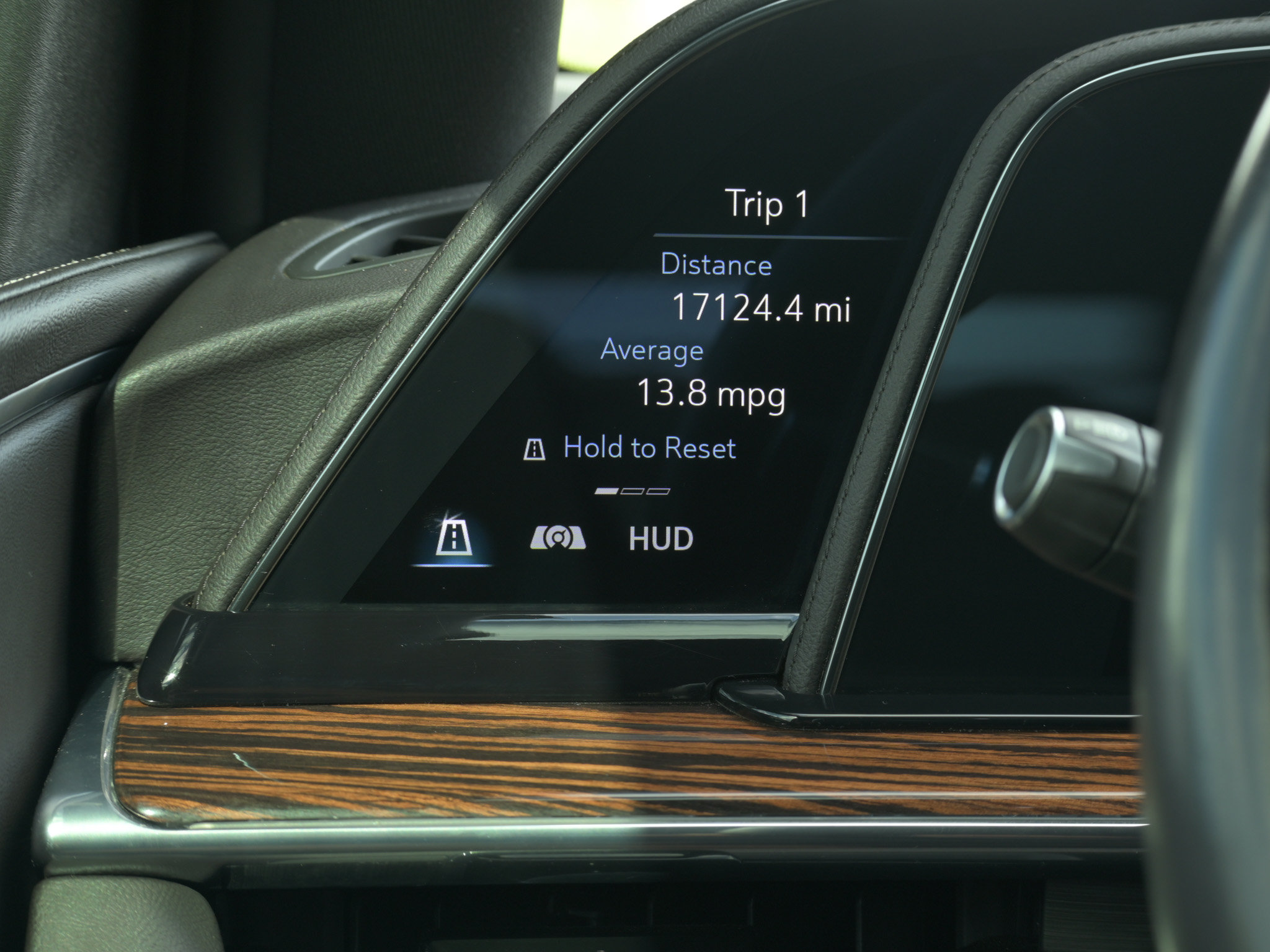 Used 2022 Cadillac Escalade Premium Luxury AWD/4WD image 11