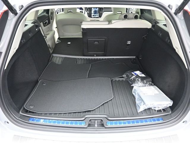 New 2026 Volvo V60 B5 Cross Country Plus w/ Protection Package Premier image 24