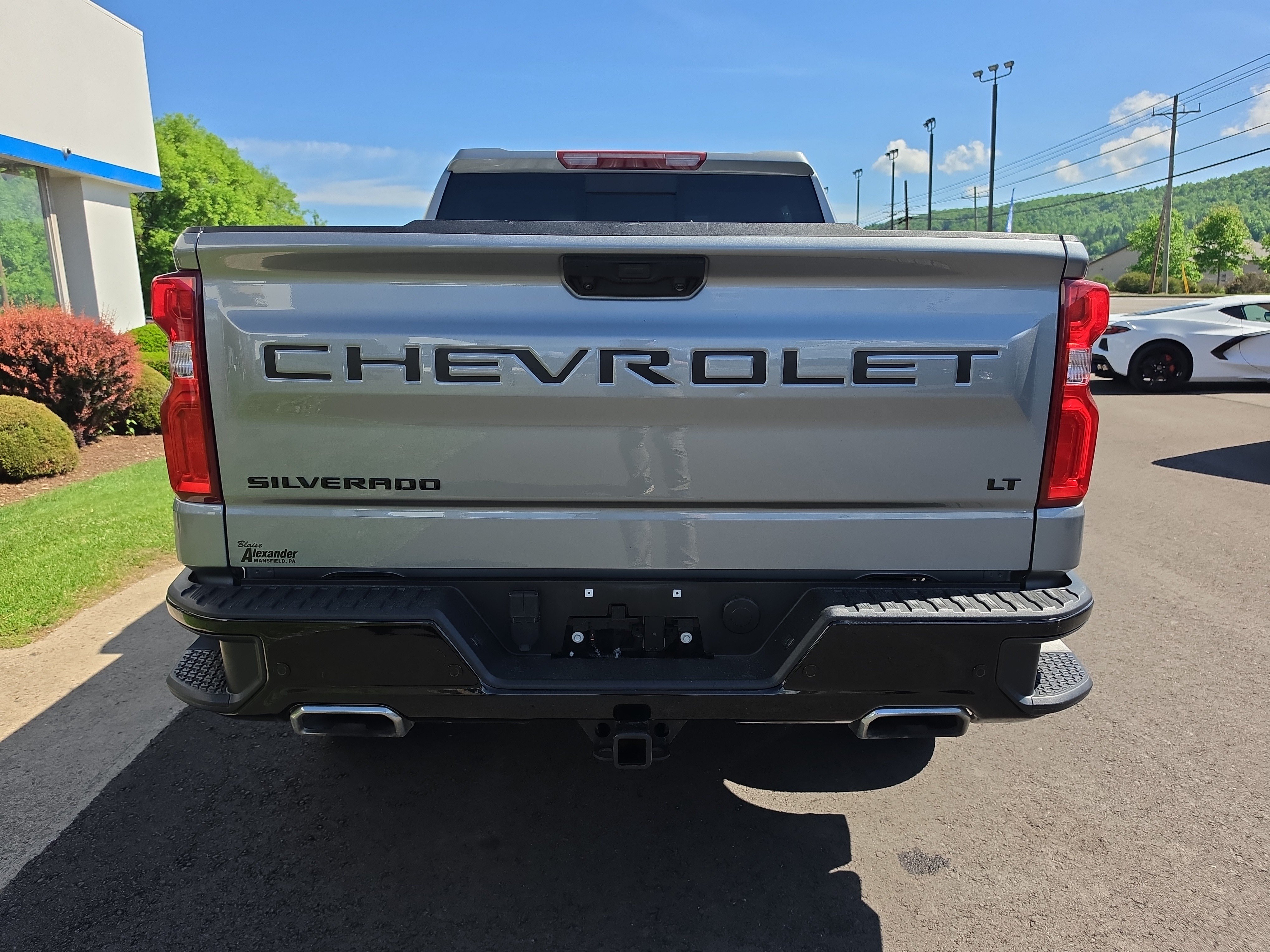 Used 2024 Chevrolet Silverado 1500 LT Trail Boss w/ Convenience Package II AWD/4WD image 4