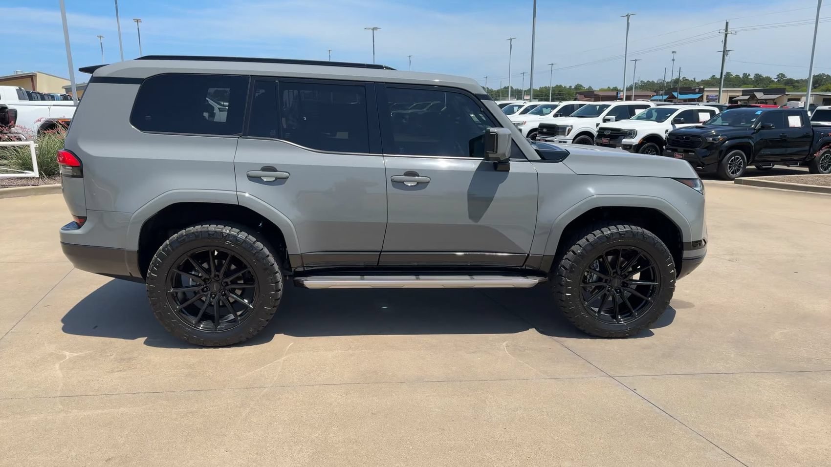 Used 2024 Lexus GX 550 w/ Accessory Package (Z1) AWD/4WD image 2