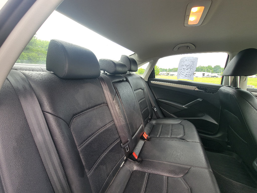 Used 2017 Volkswagen Passat 1.8T R-Line FWD image 27