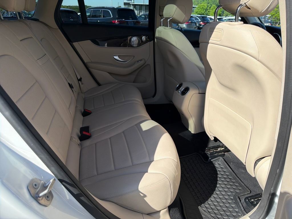 Used 2019 Mercedes-Benz GLC 300 4MATIC image 34