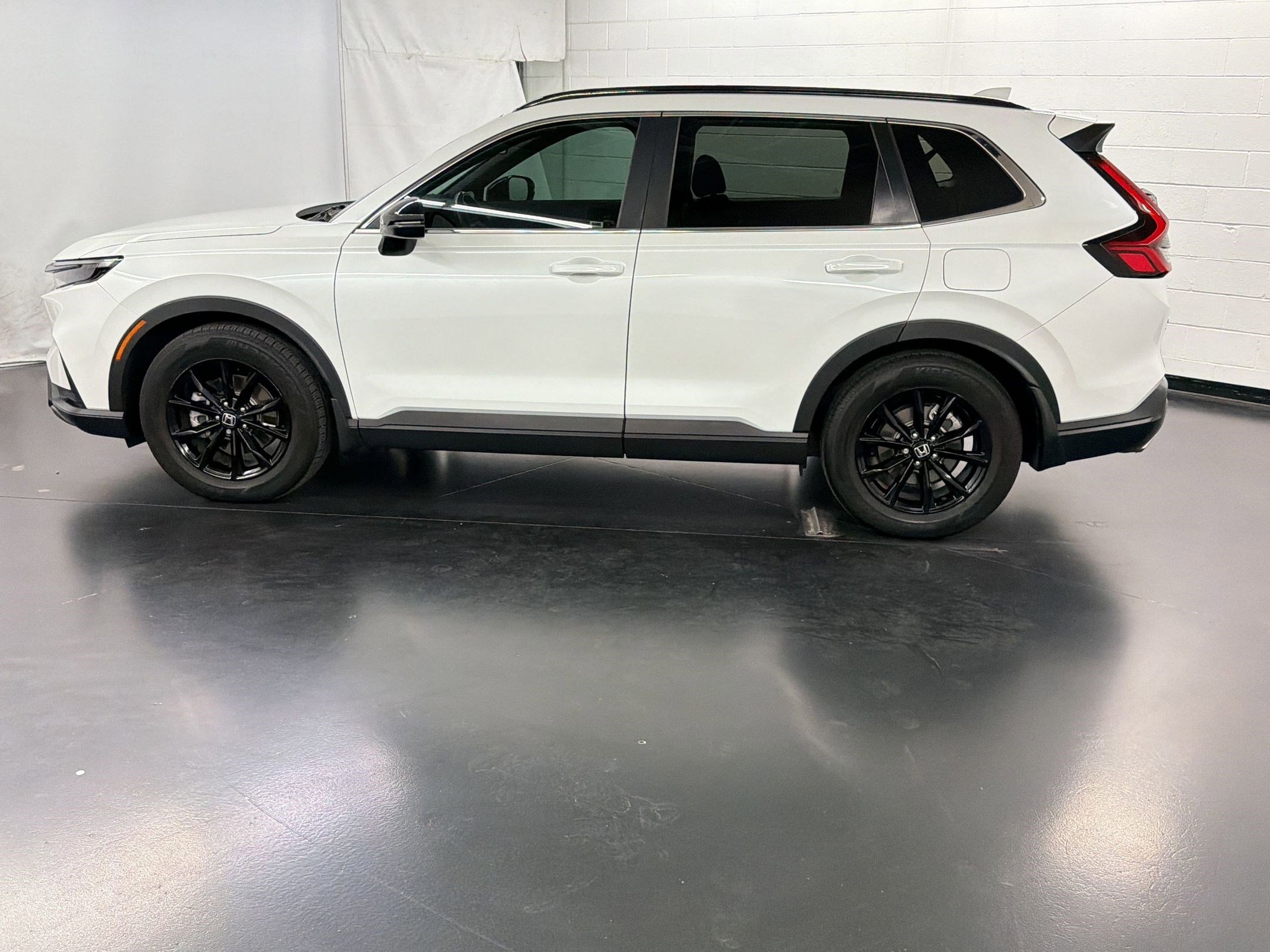 Certified 2024 Honda CR-V Sport image 2