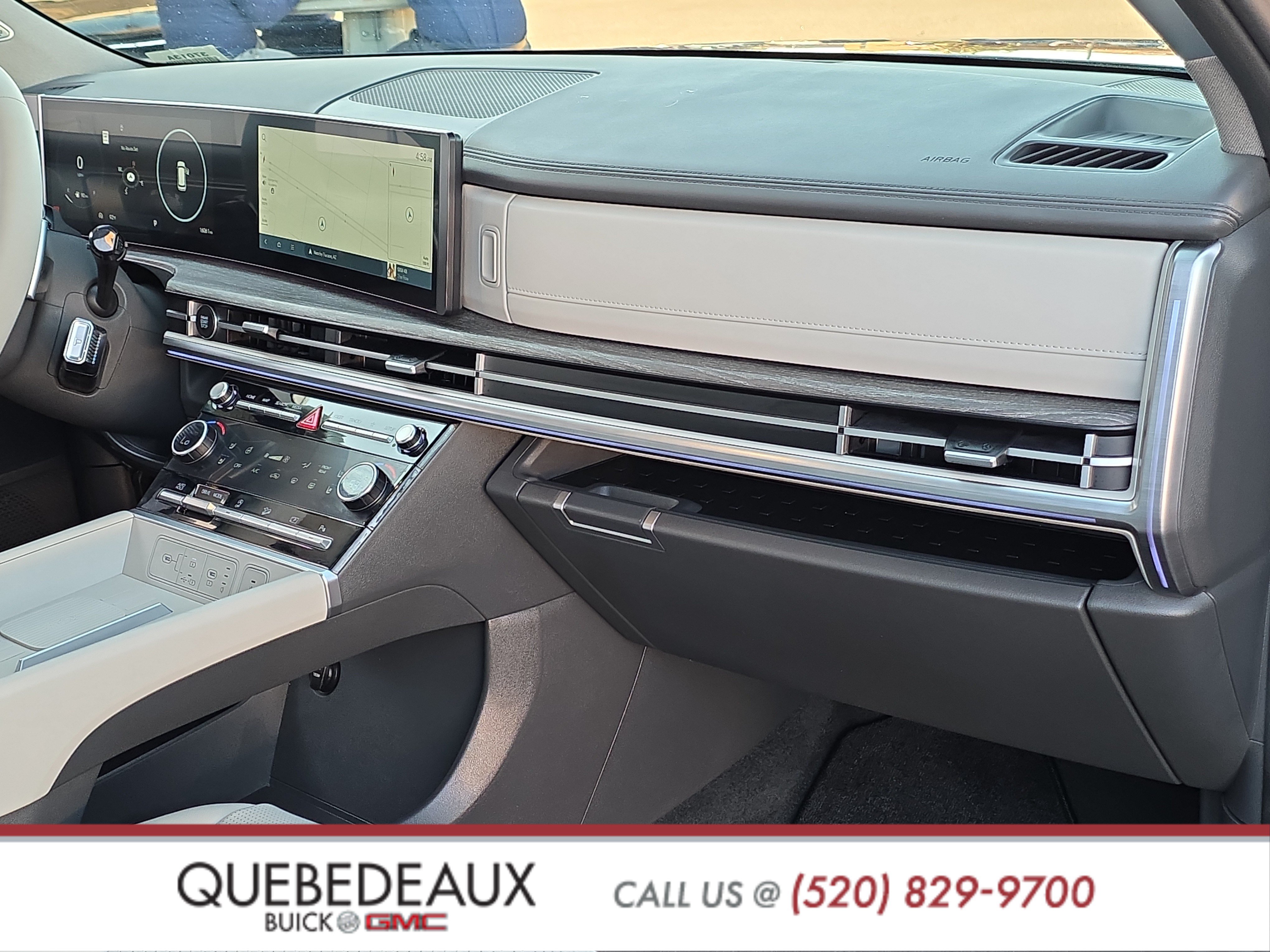 Used 2025 Hyundai Santa Fe Limited FWD image 32