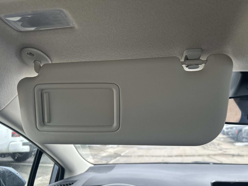 Used 2022 Toyota Corolla LE image 31