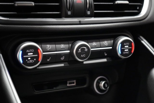 New 2025 Alfa Romeo Giulia Intensa w/ Driving Assist Package image 27