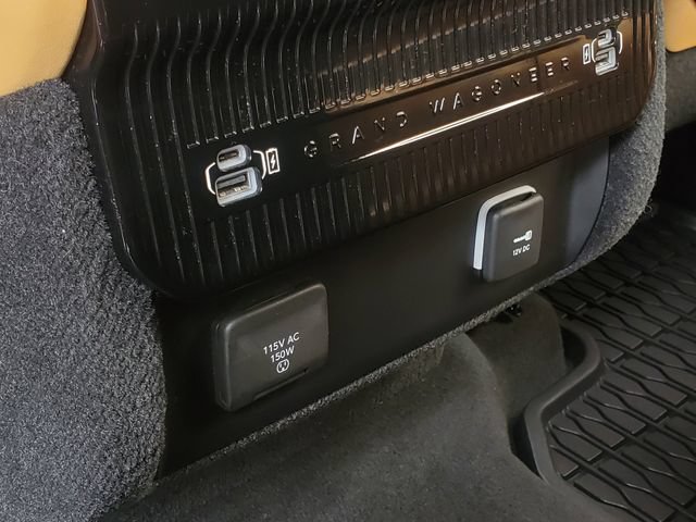 Used 2022 Jeep Grand Wagoneer Series III w/ Rear Seat Video Group 1 AWD/4WD image 30