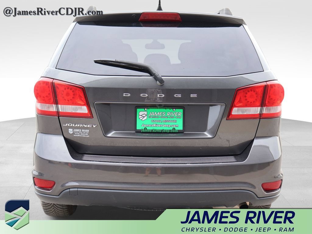 Used 2019 Dodge Journey SE w/ Premium Group FWD image 4