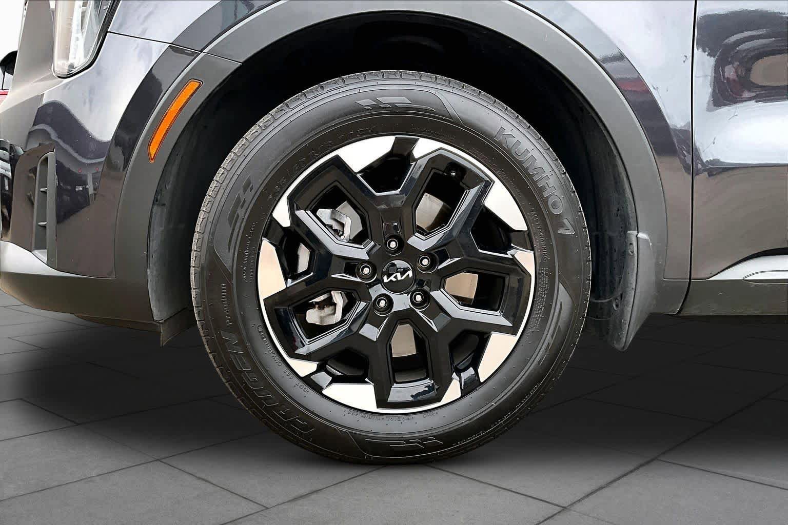Used 2025 Kia Sorento S FWD image 11