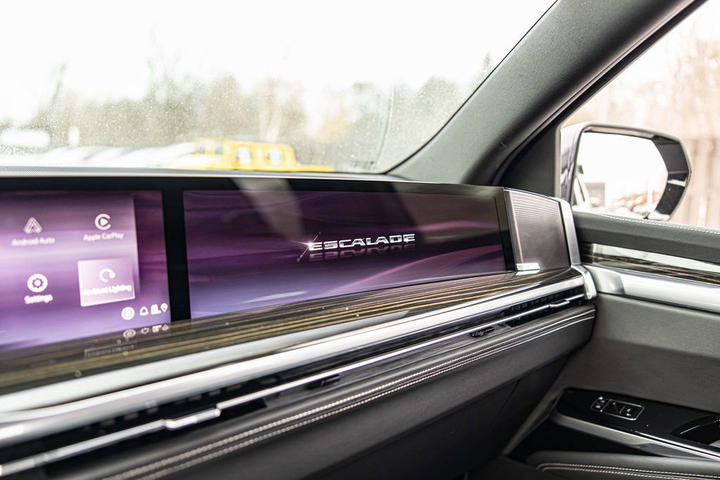 Used 2025 Cadillac Escalade Luxury image 30