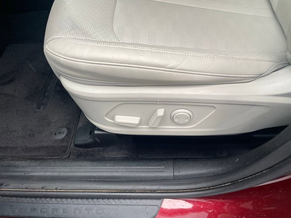 Used 2025 Kia Sorento S FWD image 10