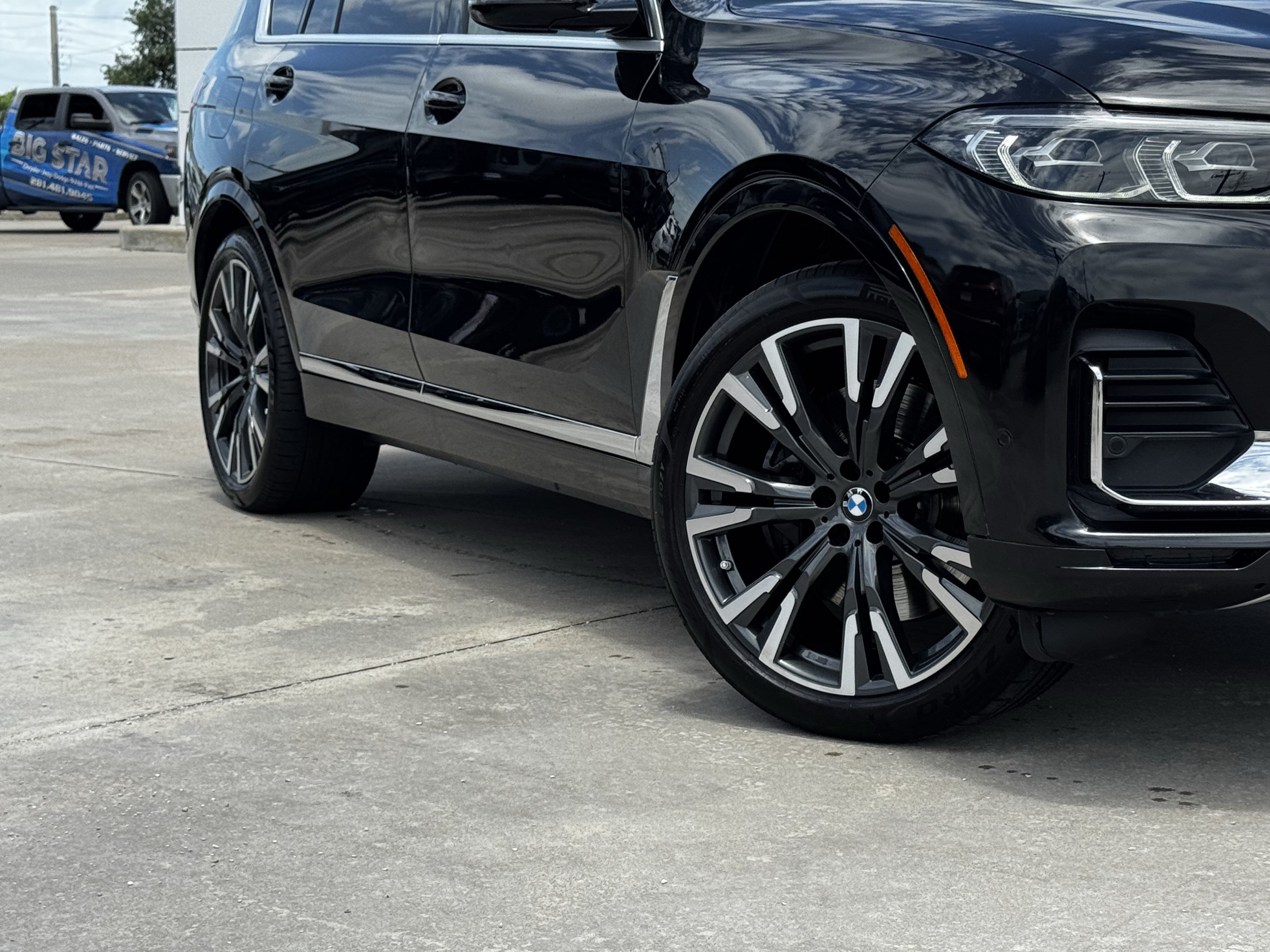 Used 2022 BMW X7 xDrive40i w/ Premium Package AWD/4WD image 12