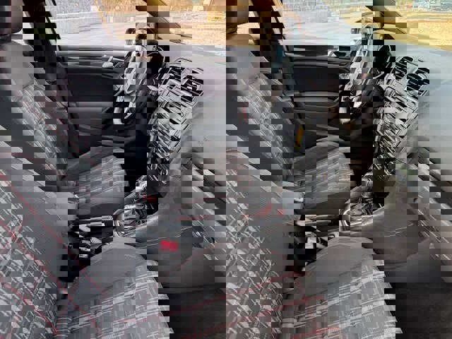 Used 2011 Volkswagen Golf 4-Door image 28