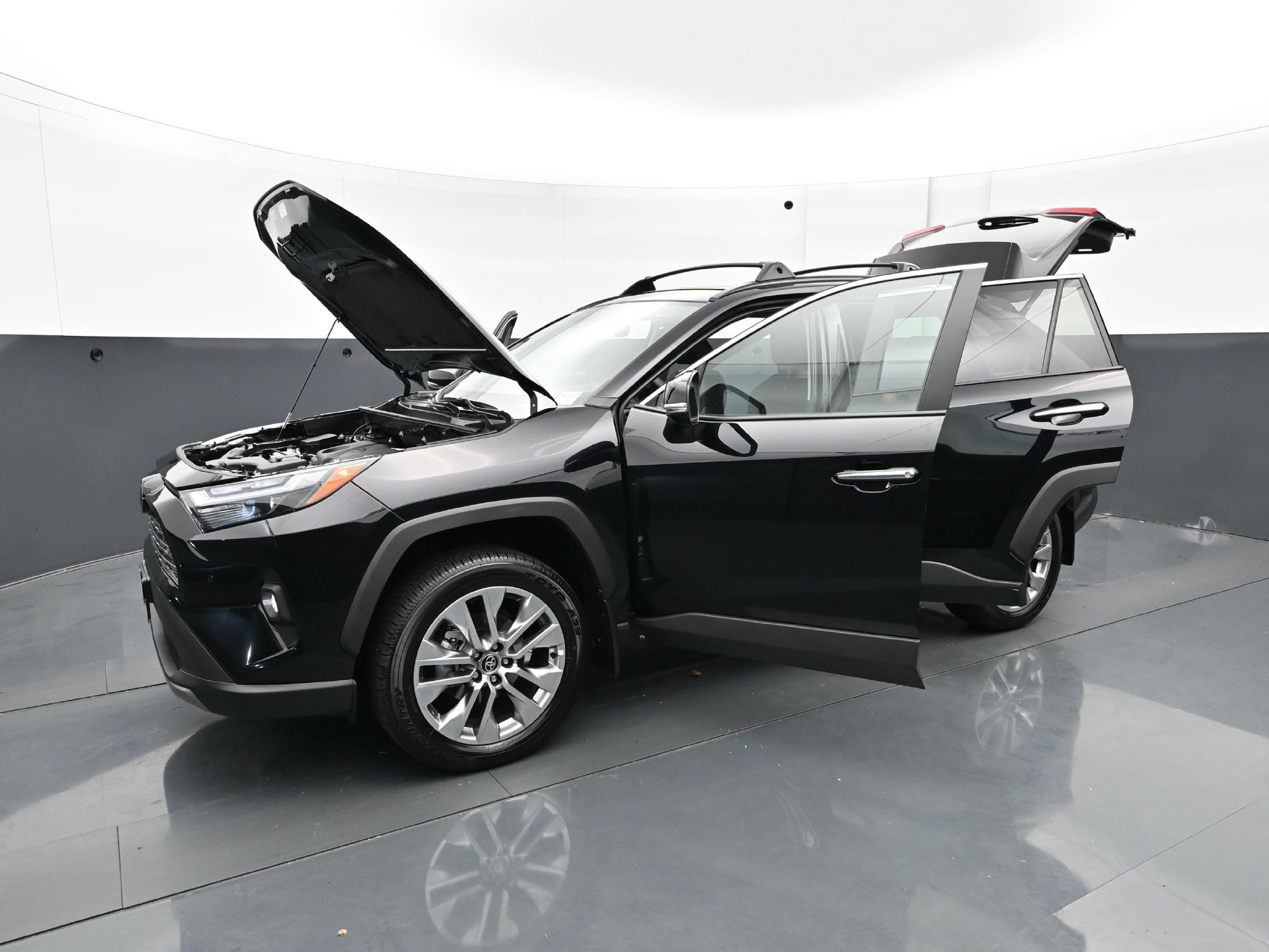 Used 2025 Toyota RAV4 Limited w/ Weather Package AWD/4WD image 36