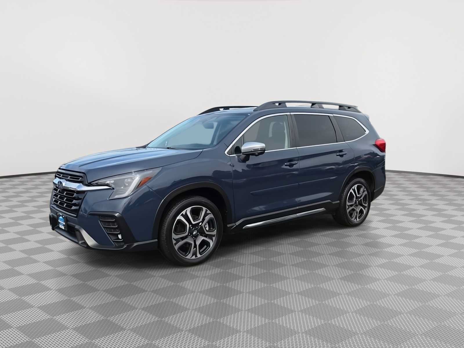 Used 2023 Subaru Ascent Limited w/ Technology Package AWD/4WD image 4