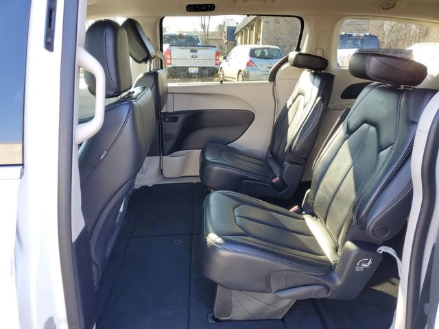 Used 2023 Chrysler Pacifica Touring-L image 30