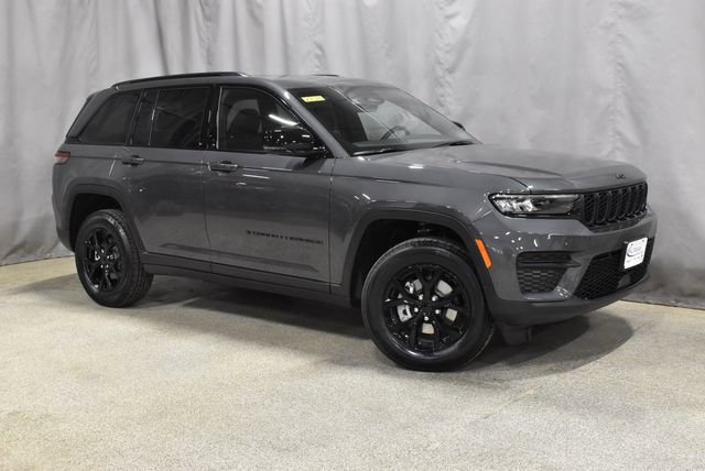 New 2025 Jeep Grand Cherokee Altitude image 4
