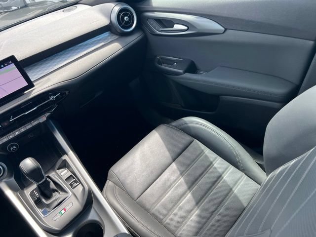 Used 2024 Alfa Romeo Tonale Veloce w/ Premium Interior Package AWD/4WD image 13