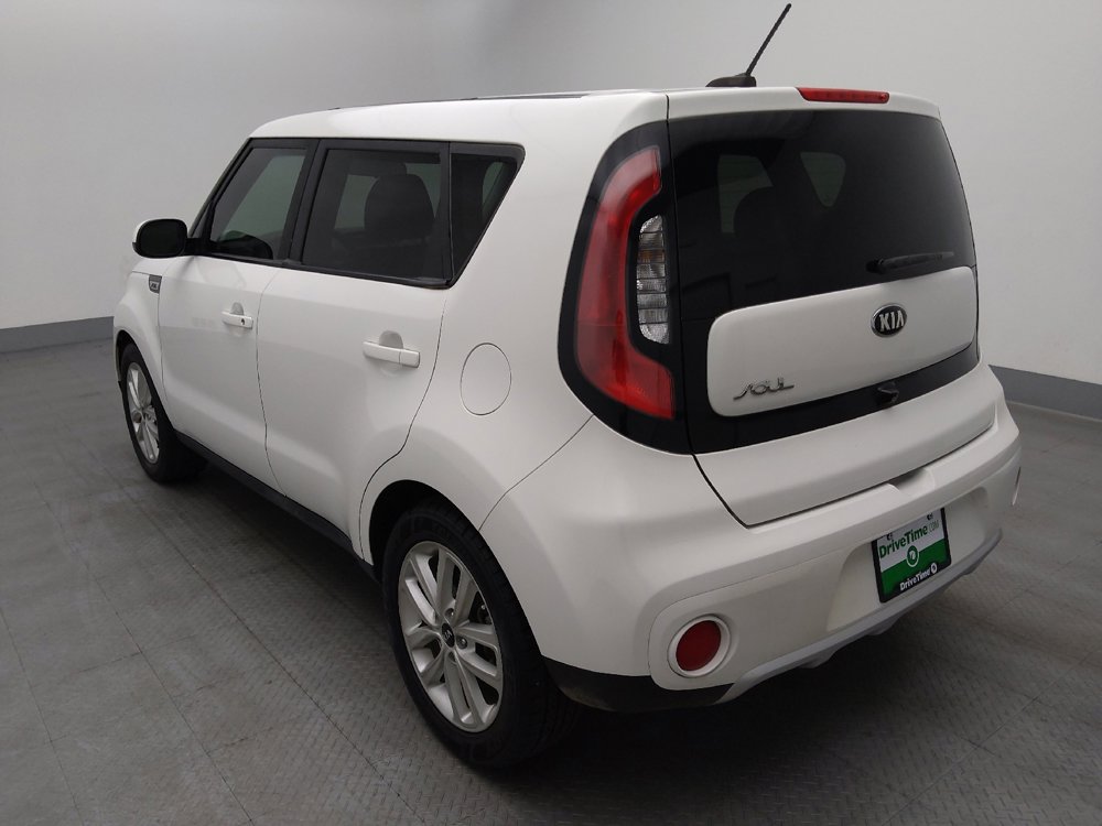 Used 2017 Kia Soul + image 5