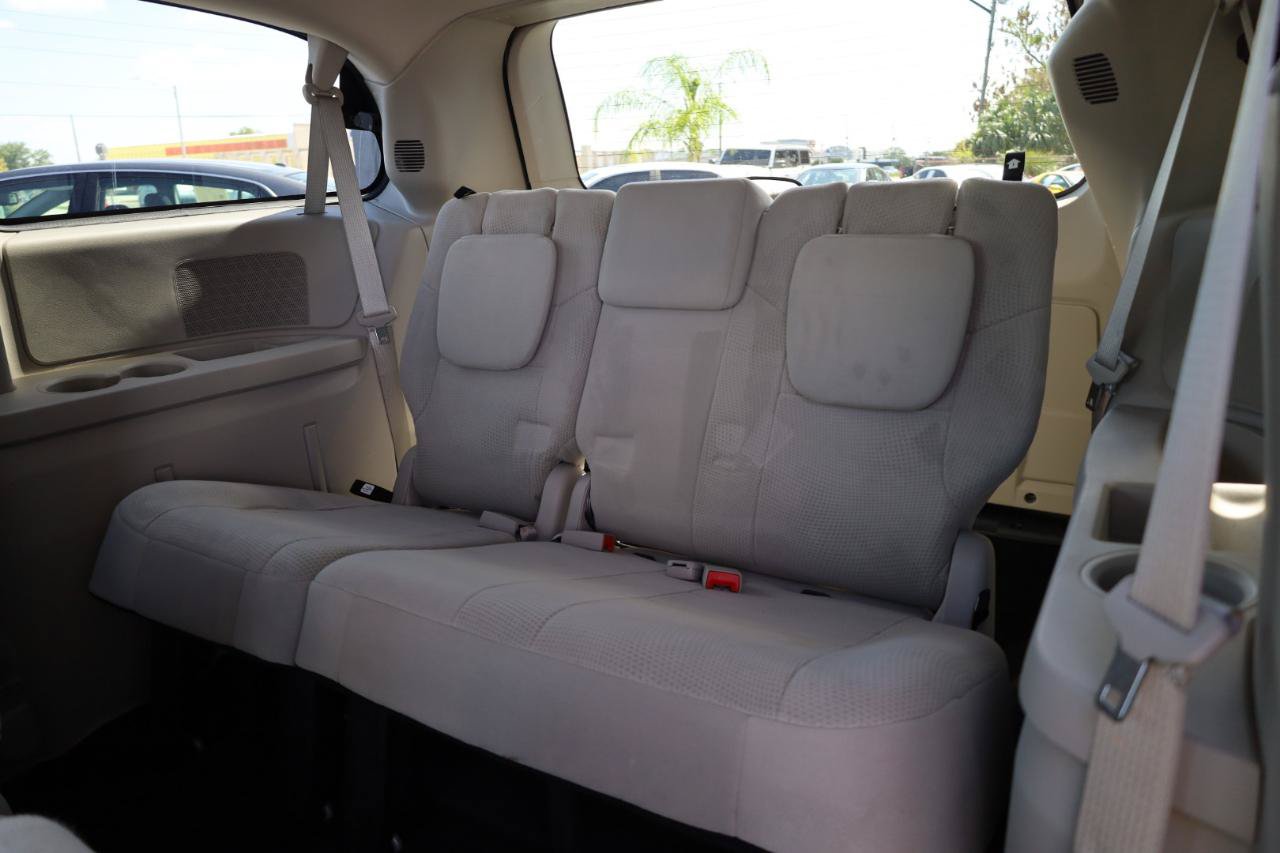 Used 2012 Dodge Grand Caravan SXT FWD image 12