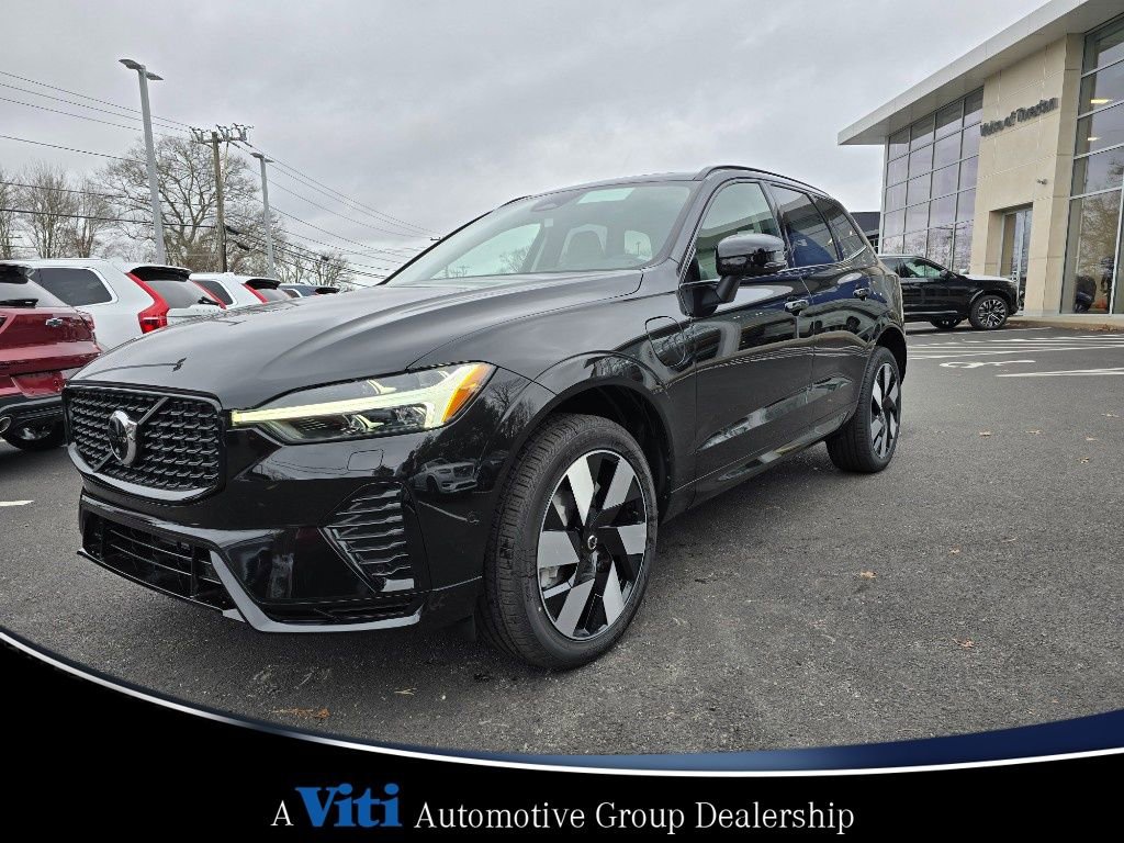 Used 2025 Volvo XC60 T8 Plus w/ Protection Package Premier image 4