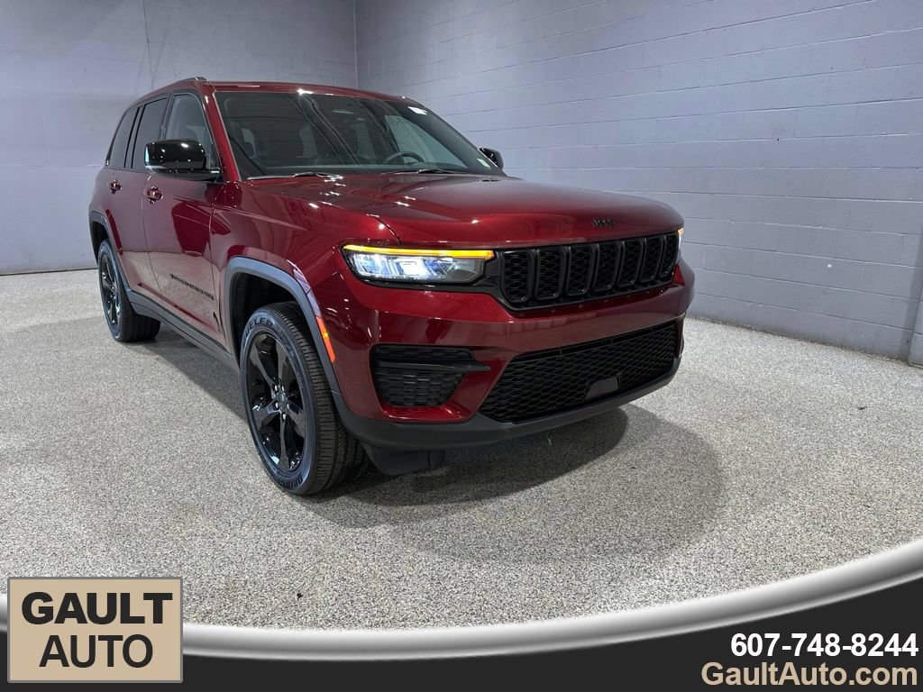 Used 2025 Jeep Grand Cherokee Altitude