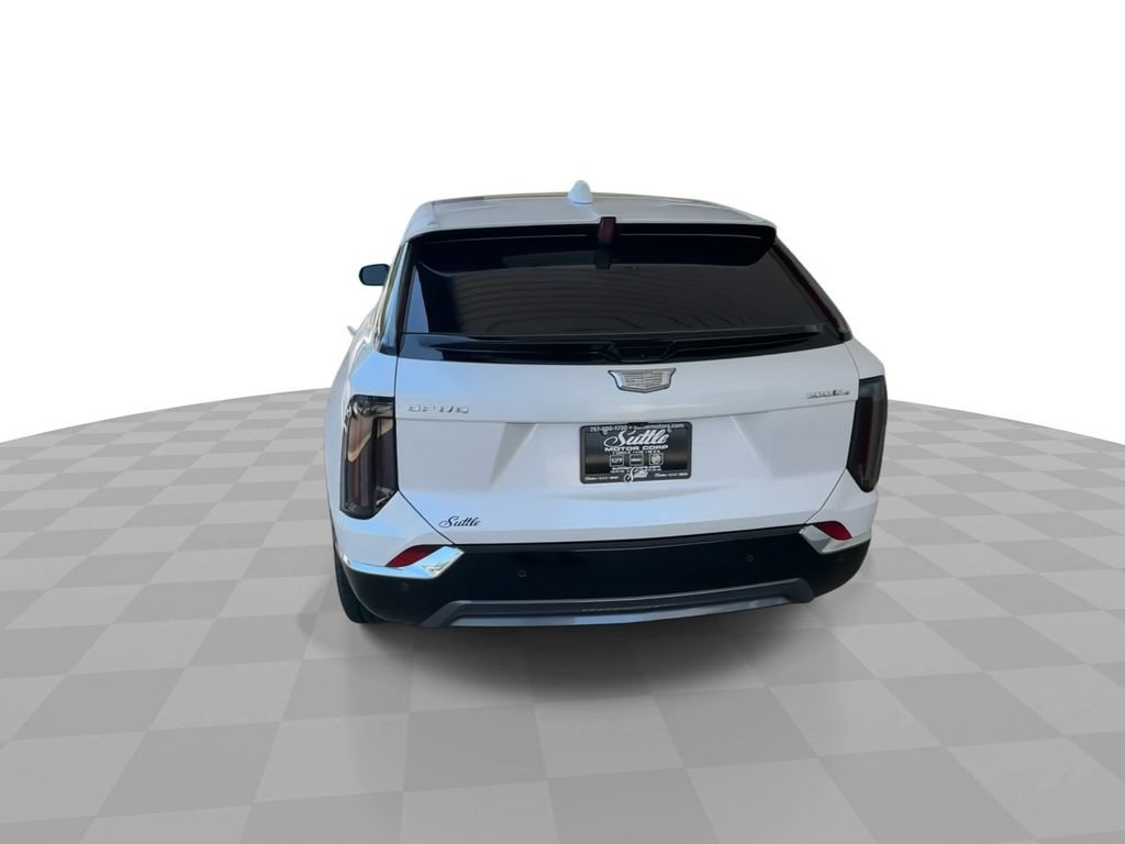 Certified 2025 Cadillac Optiq Luxury 2 w/ LPO, Floor Liner Package AWD/4WD image 7