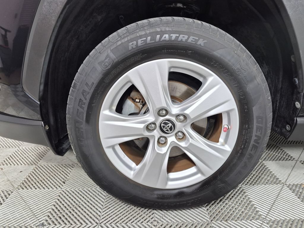Used 2019 Toyota RAV4 XLE w/ Carpet Mat Package AWD/4WD image 30