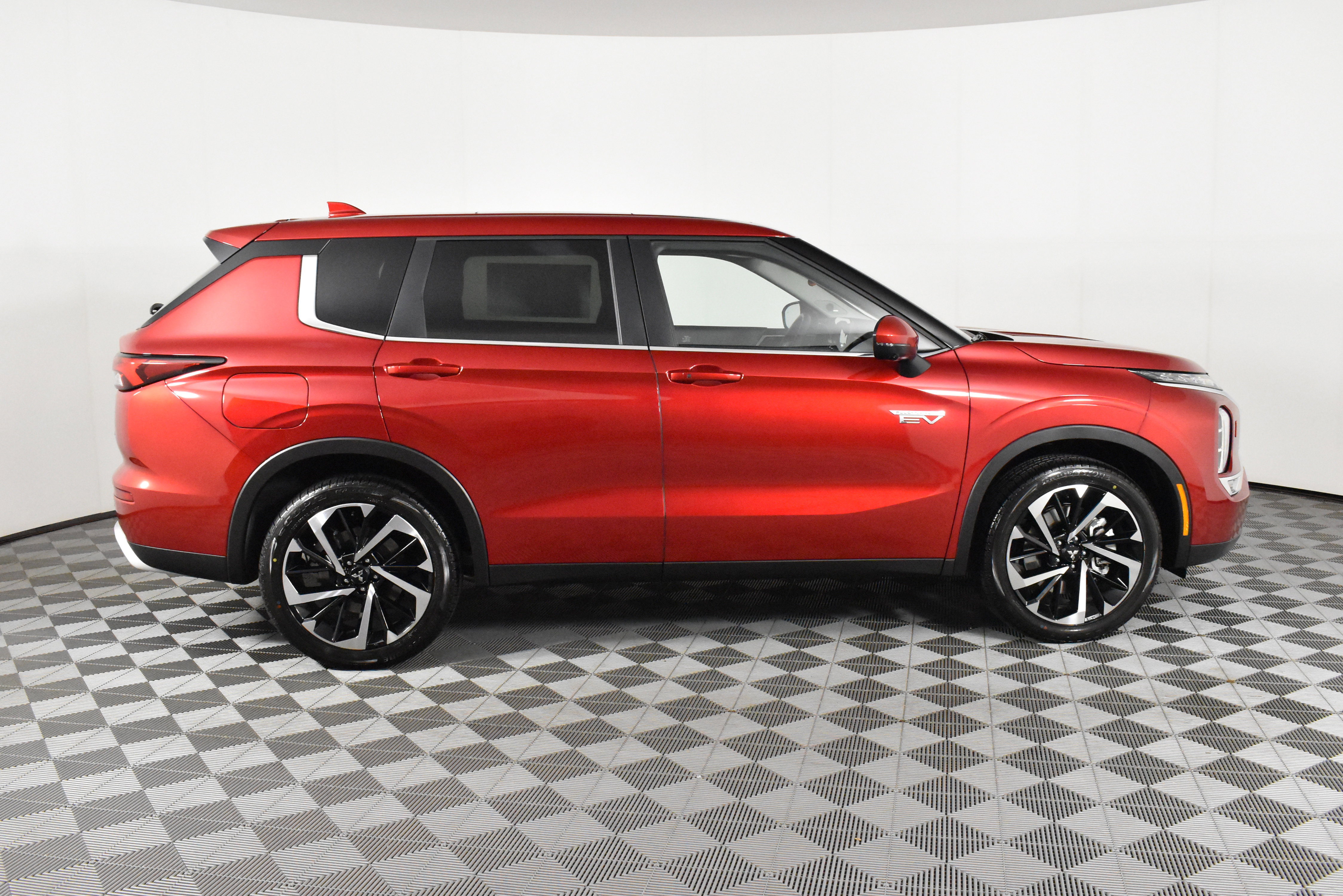 Used 2025 Mitsubishi Outlander SE image 5