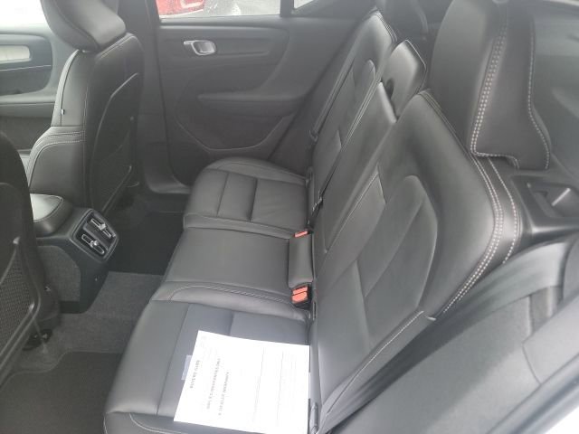 Used 2024 Volvo XC40 B5 Plus AWD/4WD image 6