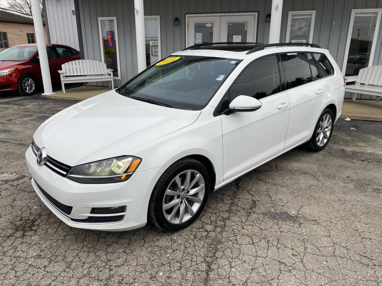 Used 2016 Volkswagen Golf S image 3