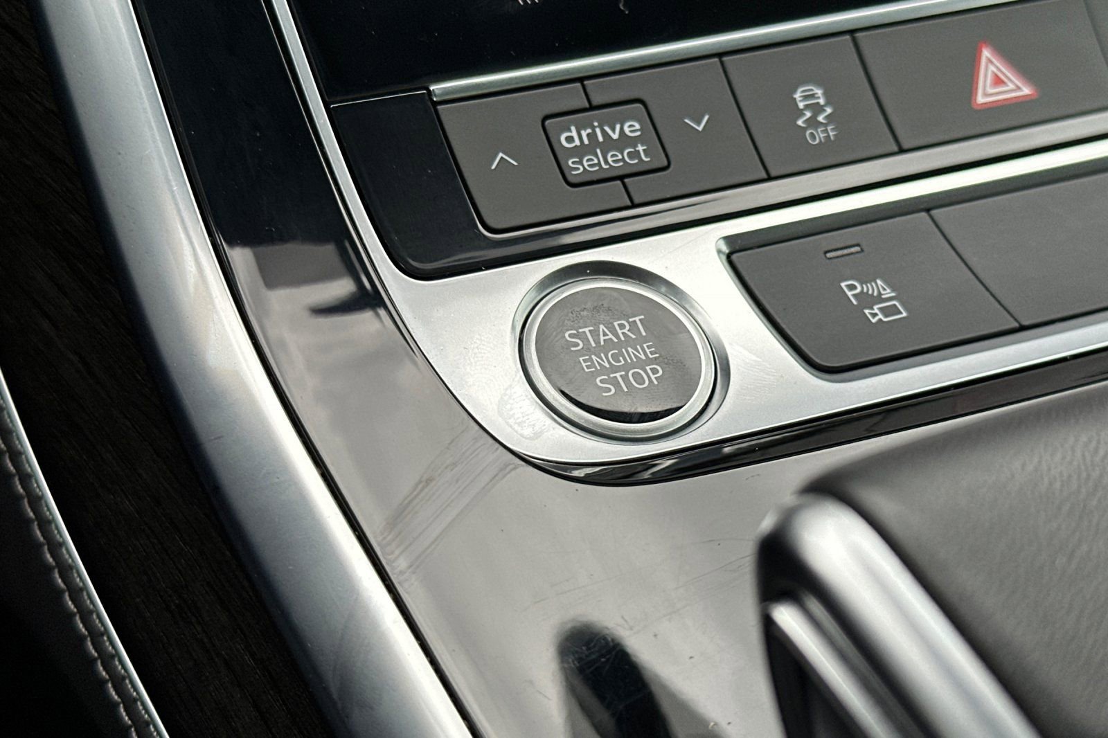 Used 2025 Audi Q7 3.0T Premium Plus image 27