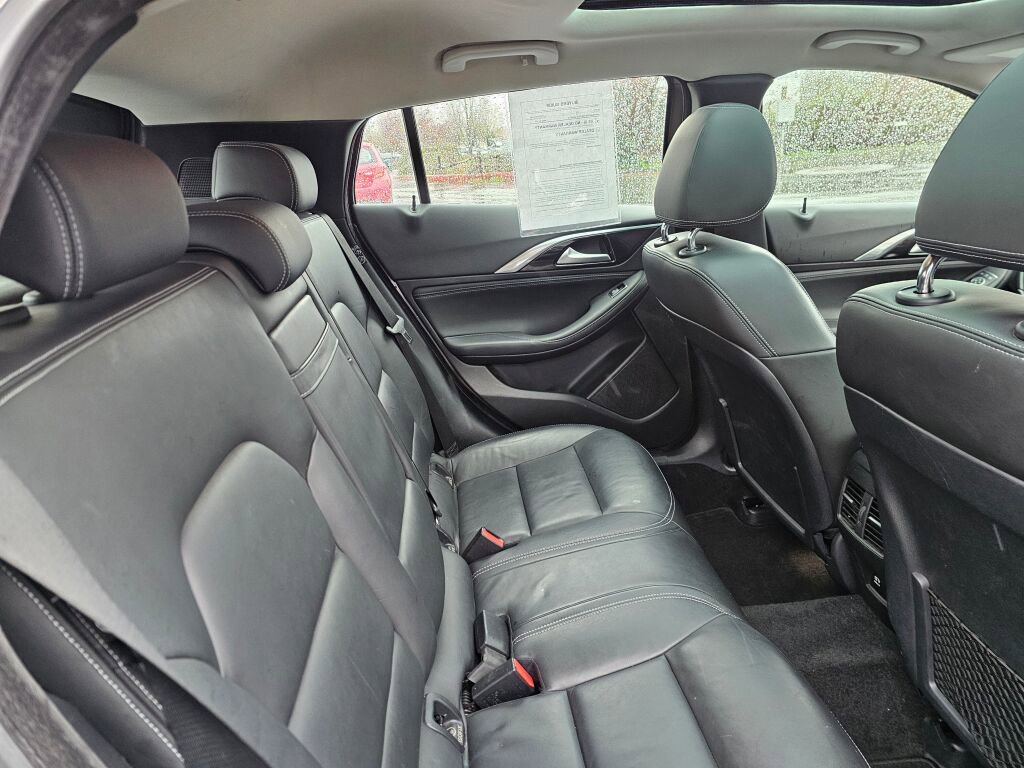 Used 2017 INFINITI QX30 Premium image 15