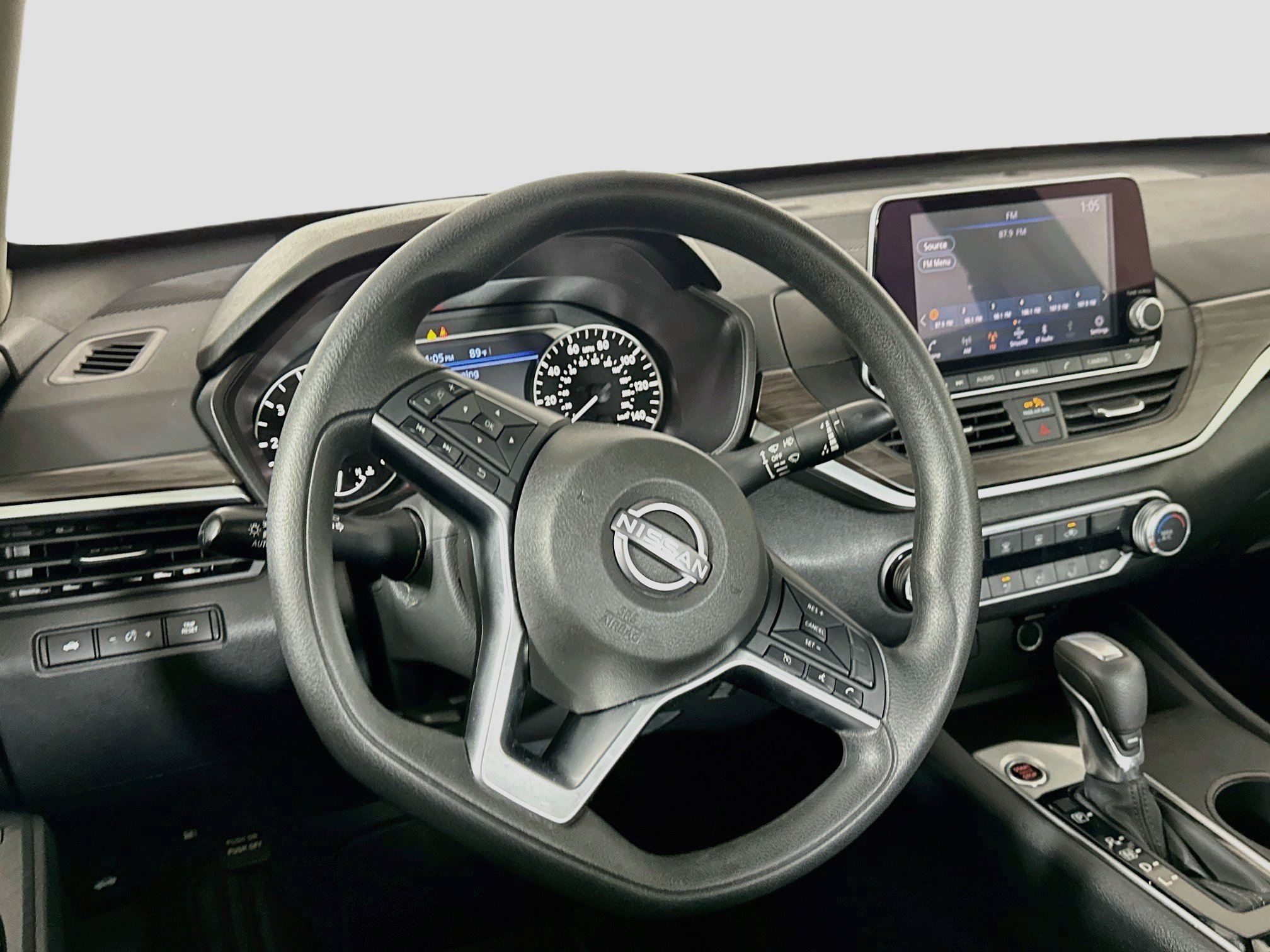 Used 2025 Nissan Altima 2.5 SV FWD image 18