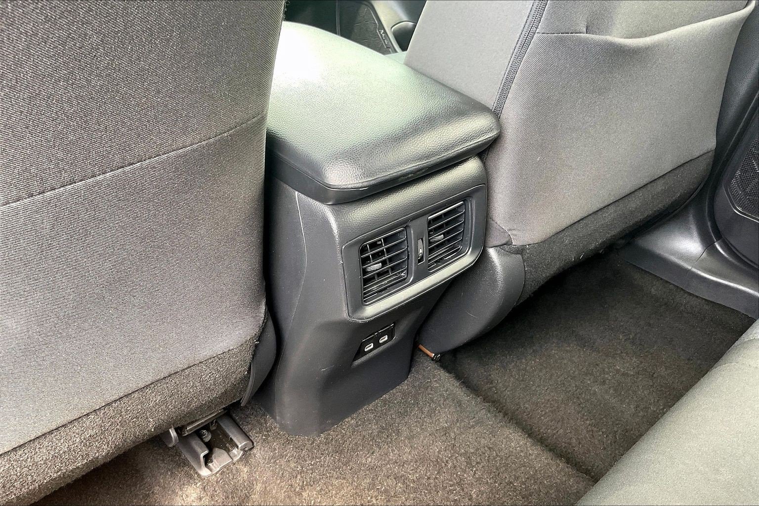Used 2024 Toyota RAV4 XLE FWD image 39