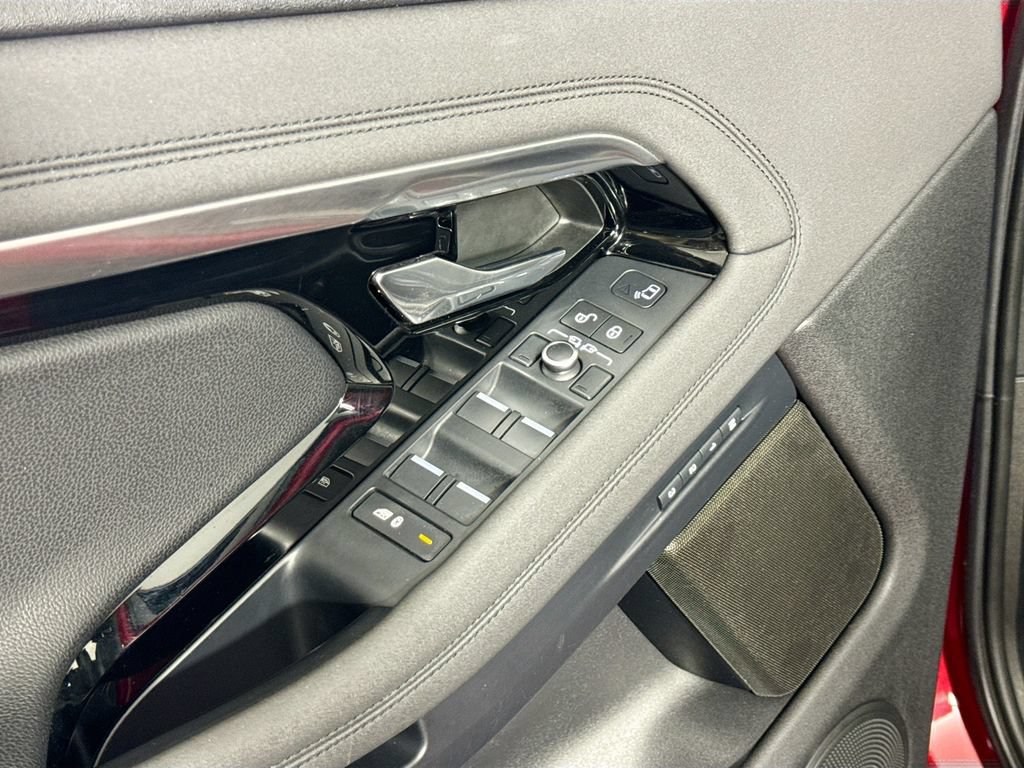 Used 2020 Land Rover Range Rover Evoque R-Dynamic SE AWD/4WD image 23