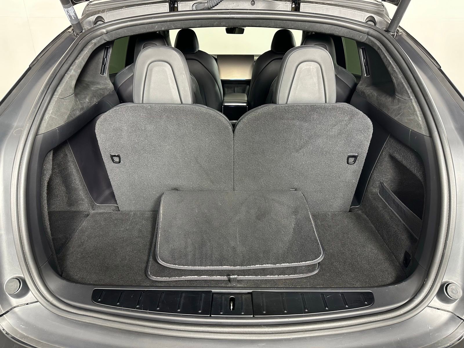 Used 2023 Tesla Model X AWD/4WD image 29