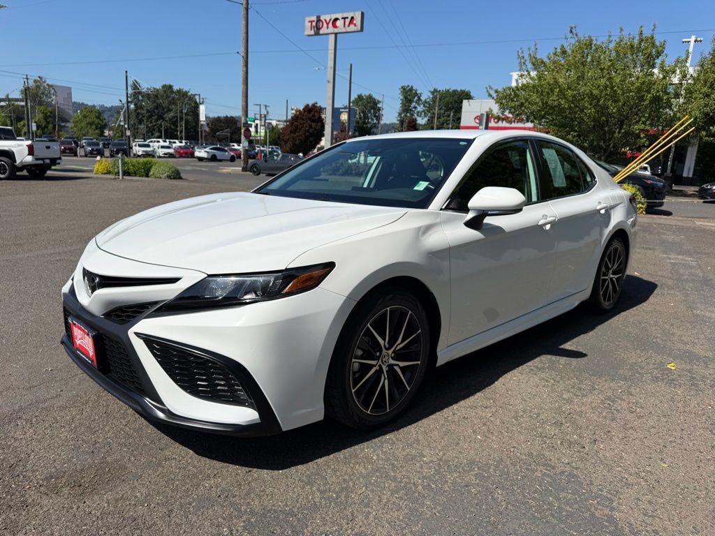 Used 2024 Toyota Camry SE w/ Cold Weather Package AWD/4WD image 4