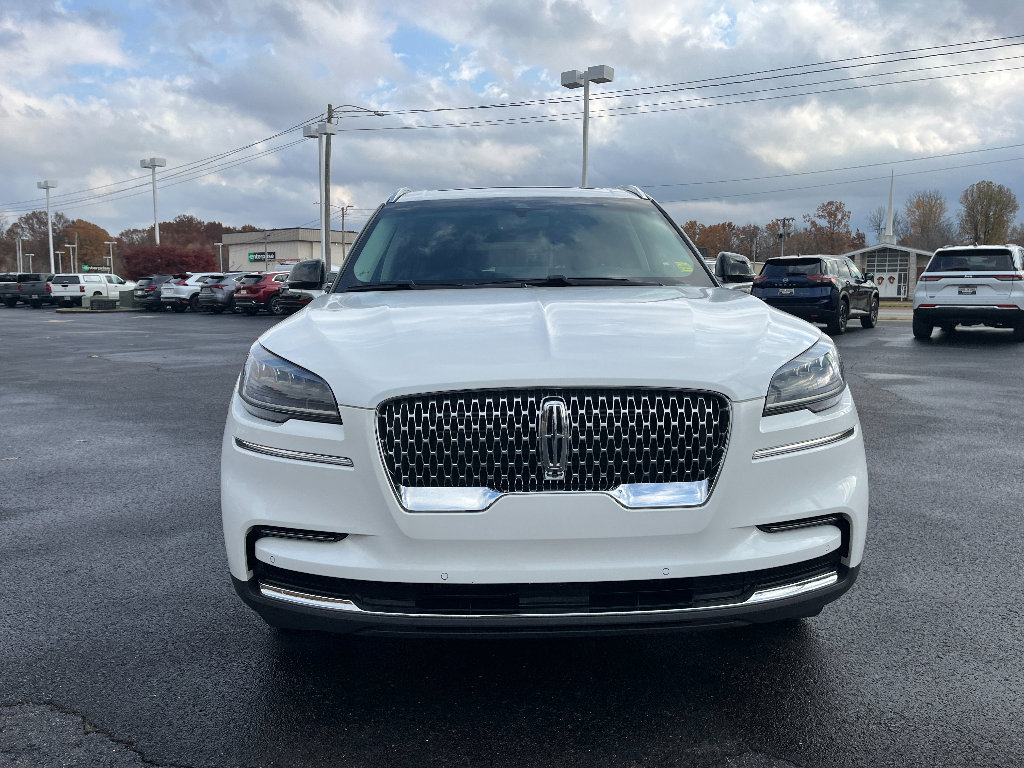 Used 2023 Lincoln Aviator Reserve AWD/4WD image 2