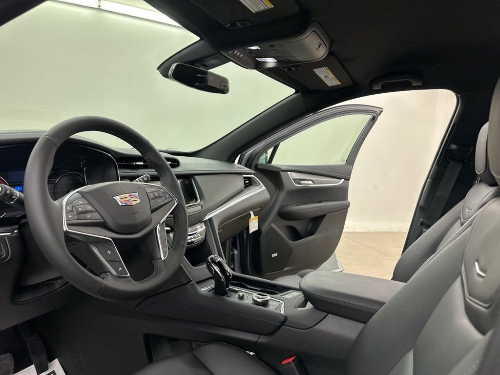New 2025 Cadillac XT5 Luxury image 29