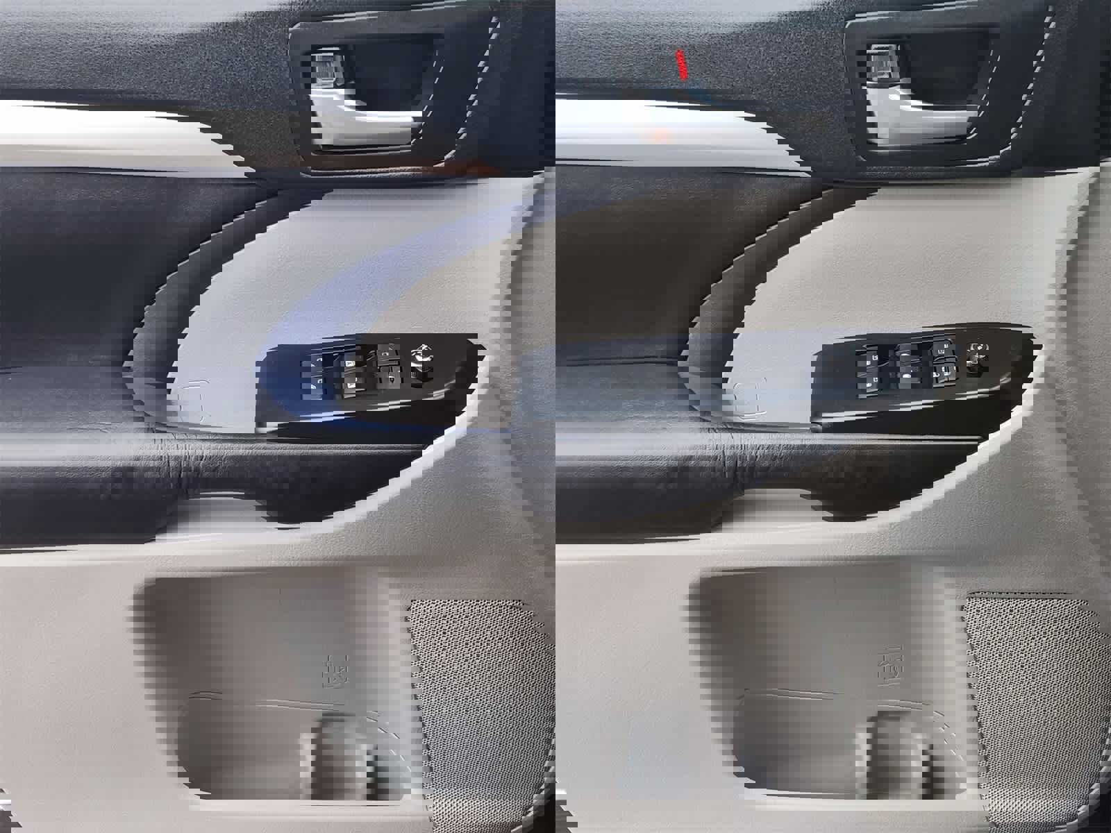 Used 2016 Toyota Highlander XLE image 22