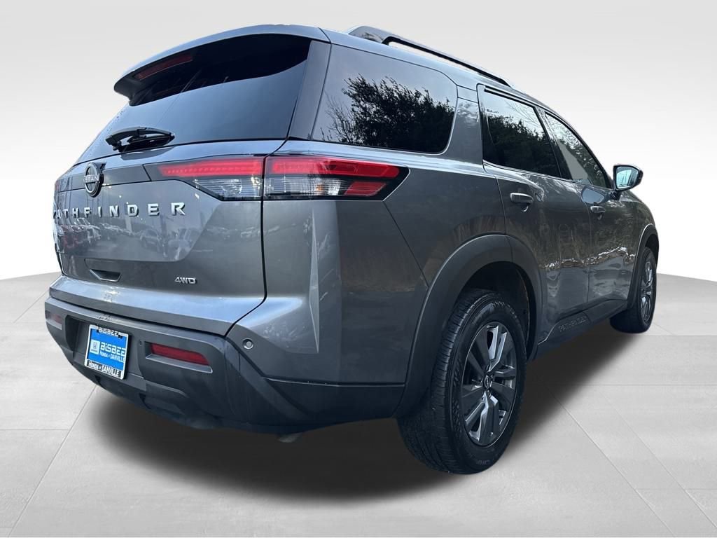 Used 2025 Nissan Pathfinder SV image 8