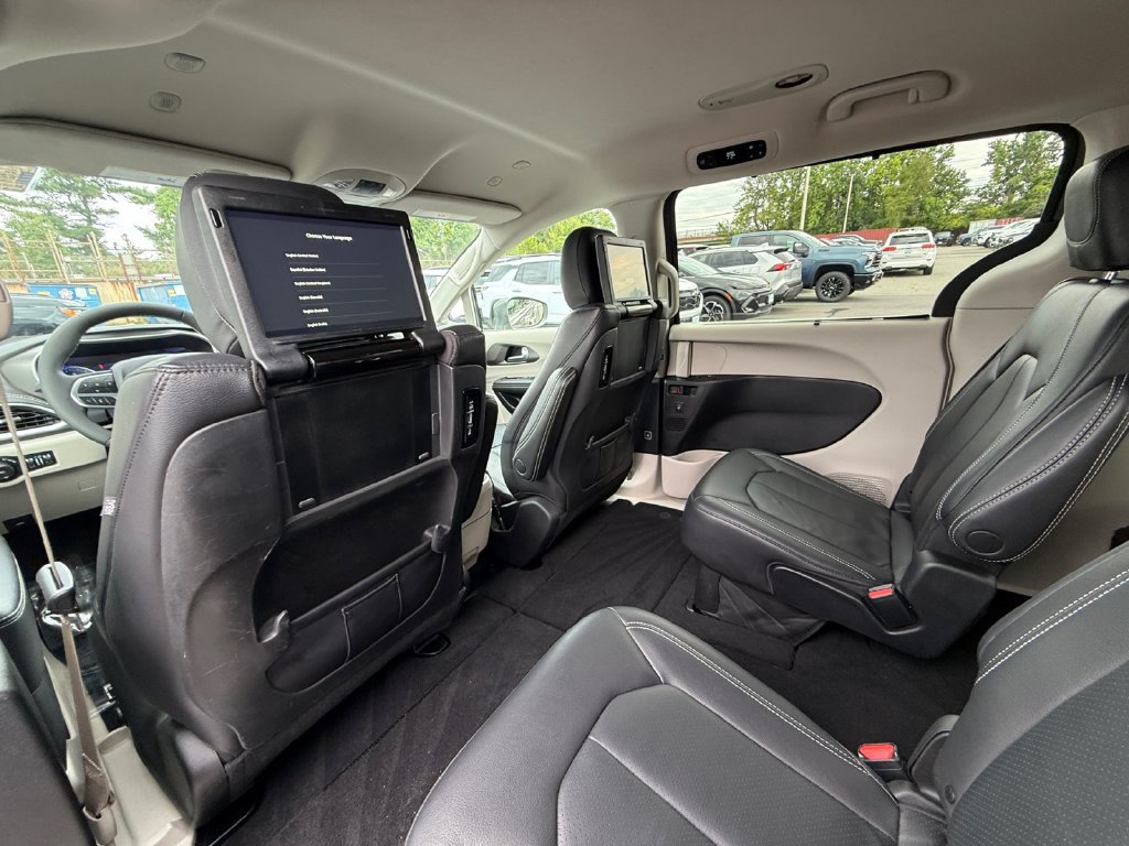 Used 2022 Chrysler Pacifica Touring-L w/ Uconnect Theater Family Group AWD/4WD image 25