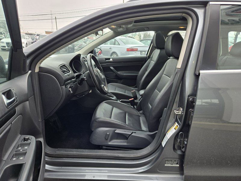 Used 2012 Volkswagen Jetta SportWagen image 9