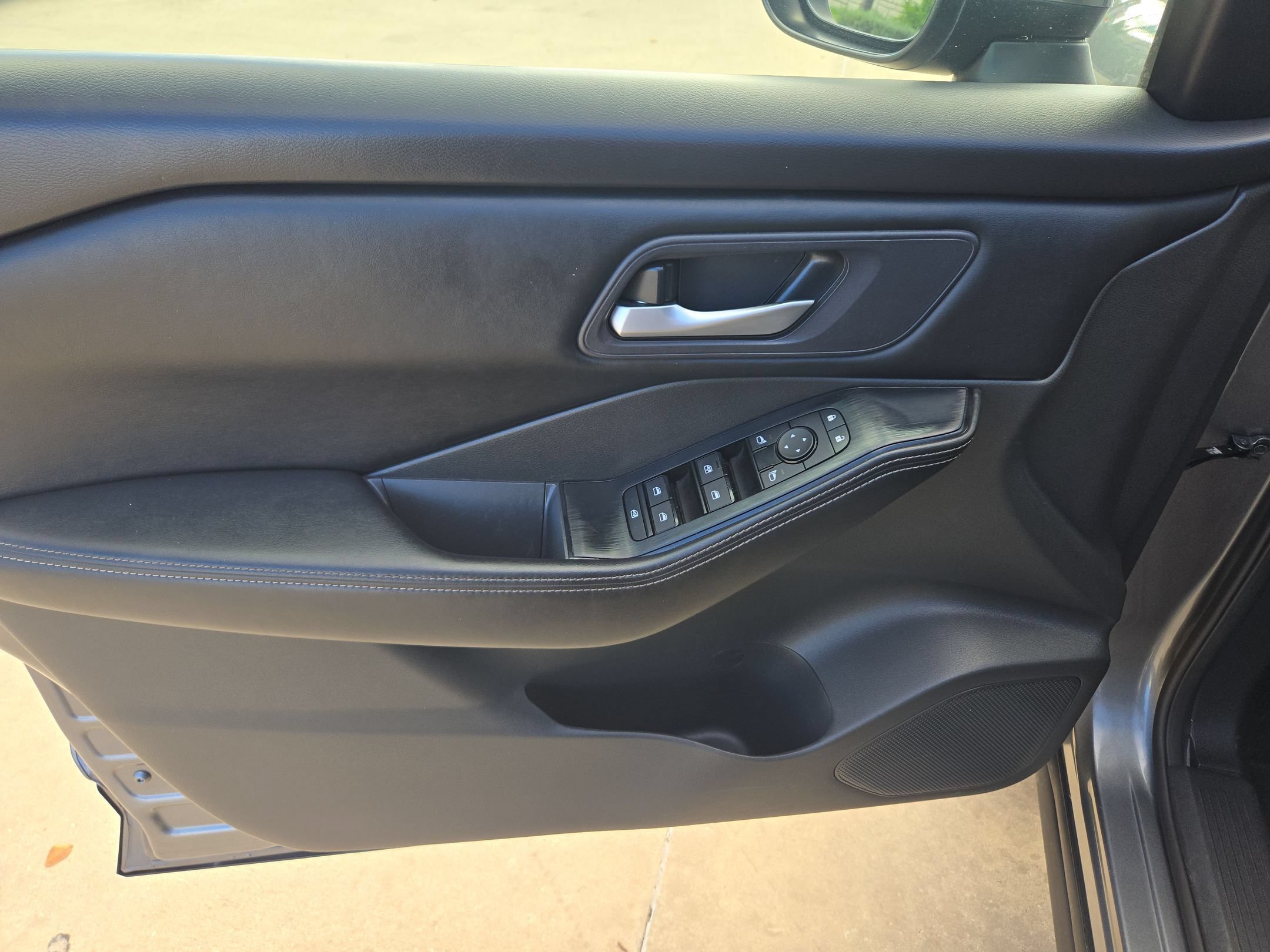 Used 2024 Nissan Rogue SV AWD/4WD image 11