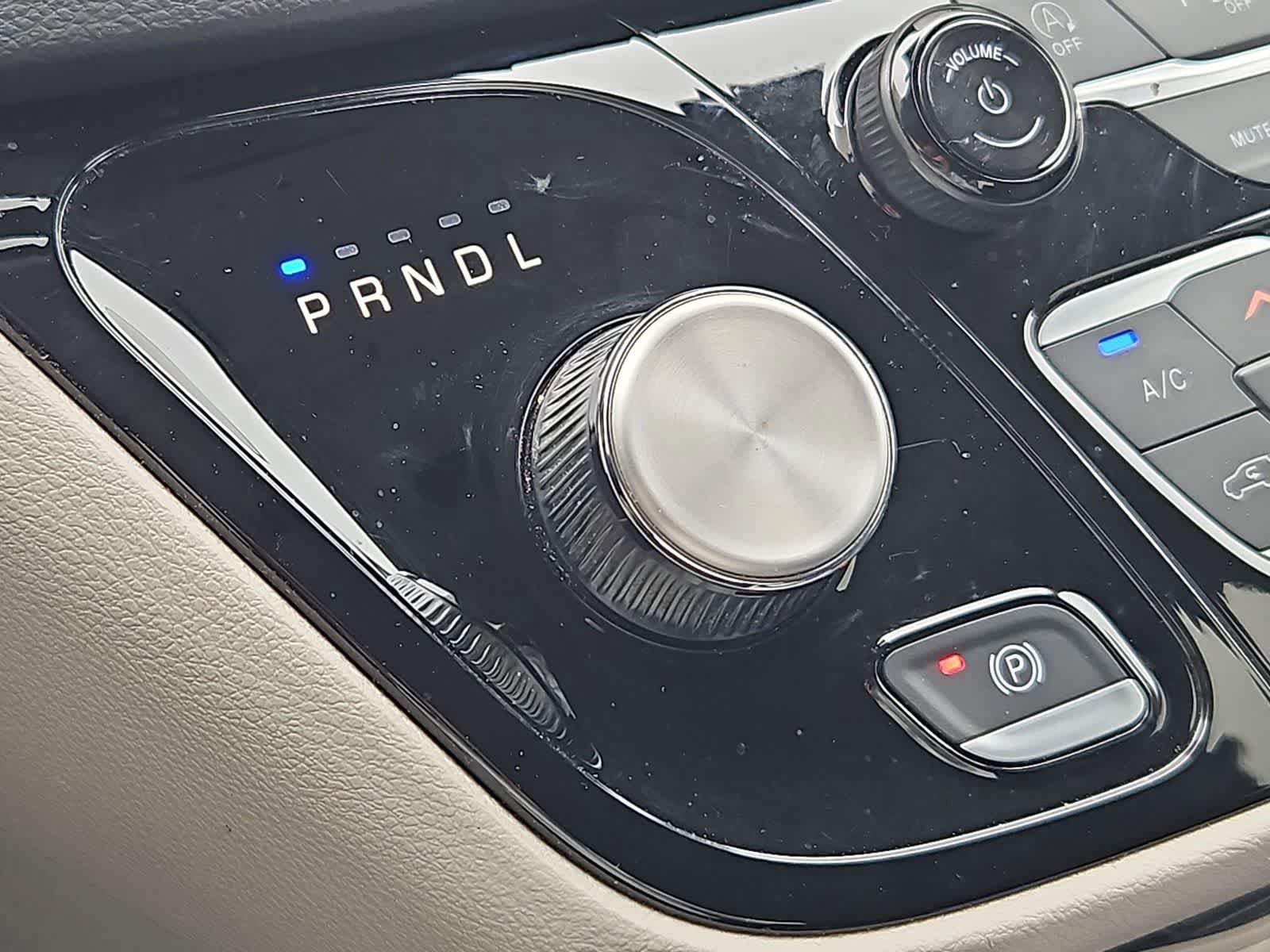 Used 2023 Chrysler Pacifica Touring-L FWD image 31