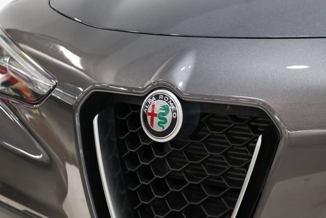 Used 2023 Alfa Romeo Stelvio Ti AWD/4WD image 10