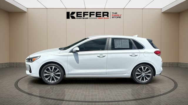 Used 2018 Hyundai Elantra GT FWD image 2