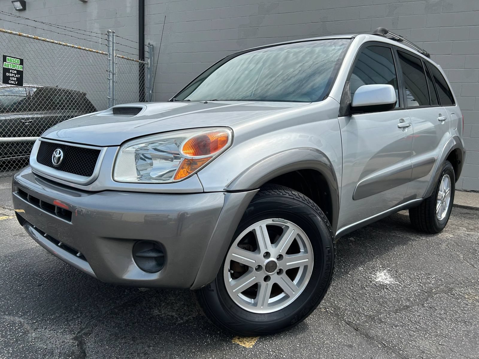 Used 2005 Toyota RAV4 2WD w/ Sport Pkg image 2