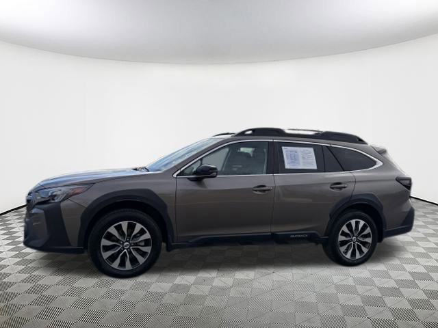 Used 2023 Subaru Outback Limited image 4